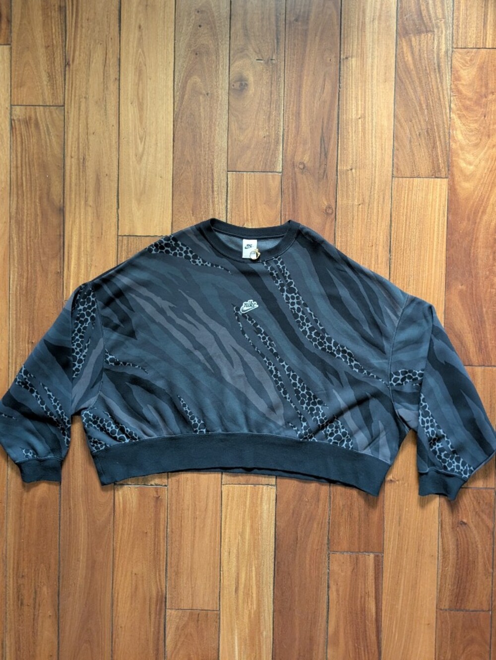 Nike Animal Print Cropped Crewneck (XL)